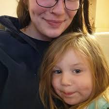 Amber Cromwell's Instagram, Twitter & Facebook