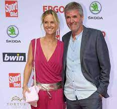 Liga hat fortuna düsseldorf den vertrag mit dem trainer, der zuletzt den tsv 1860 münchen. Fortuna Dusseldorf No Twitter Unser Cheftrainer Friedhelm Funkel Mit Seiner Frau Anja Auf Dem Roten Teppich Beim Sportbildaward Mal Sehen Ob S Fur Uns In Hamburg Was Abzustauben Gibt Sportbild F95