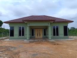 Setelah sampai dirumah, mbok inem dan kedua anaknya langsung aku suruh mandi dan makan malam. Kontraktor Ubahsuai Rumah Melaka