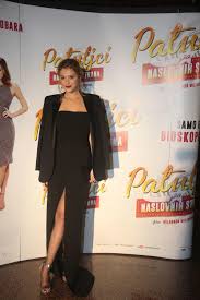 Patuljci sa naslovnih strana (2018) cast and crew credits, including actors, actresses, directors, writers and more. Holivudski Glamur Na Srpski Nacin Odrzana Premijera Filma Patuljci Sa Naslovnih Strana Foto