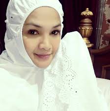 Zarina zainuddin beli barang zarina kongsi moment gembira azil sambut hari raya lawak tengok reaksi azal bila zarina zainuddin nak jodohkan dengan bedah. Ucapan Hari Ibu Azal Untuk Zarina Zainuddin Tarik Perhatian Netizen Iluminasi