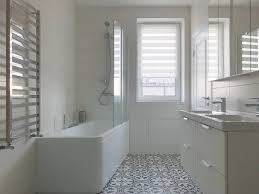 Undermount corner tubs feature tiling or stone slab around their edges, which helps them blend in with your flooring and countertops. 75 Beautiful Corner Bathtub Pictures Ideas July 2021 Houzz