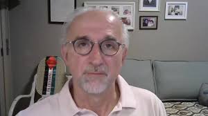 Precisamos fazer com o que o Carnaval de Pelotas volte a ser uma festa  atrativa para os pelotenses e também ajude a atrair turistas para  movimentar a economia do município. Este foi meu comentário de ...