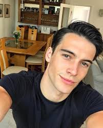 英伦男模Harry Rowley 社交媒体自拍照片合辑- 每日头条