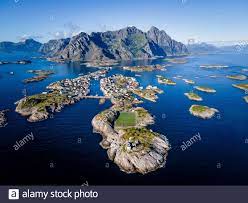 Its largest town, leknes, is approximately 169 km (105 mi) inside the arctic circle and approximately 2,420 km (1,500 mi) away from the. Lofoten Fussballplatz Stockfotos Und Bilder Kaufen Alamy