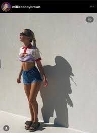 El look de Millie Bobby Brown parece Mike con una chaqueta y un trozo de  paja en la boca. : rokbuddychicanery