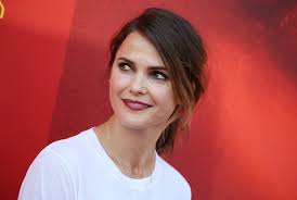 We have a total crush on keri russell's chic 'do. Fountain Valley Native Keri Russell Makes Her Galactic Debut In This Month S Star Wars Film
