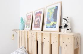L'aménagement d'une chambre à coucher cocooning aux accents déco nordiques avec une tete de lit en palette repeinte. Tutoriel Pour Construire Une Tete De Lit En Palette Facilement