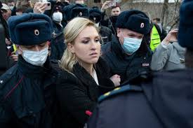Alexei navalny 'now weighs just 85kg' after harsh prison treatment. Vw2e0whked86hm