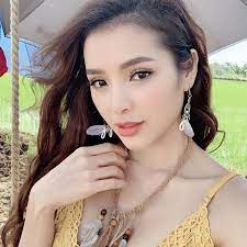 Trinh sửa lại sống mũi của mình cho cao hơn một chút vì người việt mình thường có dáng mũi không cao lắm.mà mũi lại là điểm quan trọng nhất trên gương mặt nên nếu mũi cao, gọn thì gương mặt trông. PhÆ°Æ¡ng Trinh Jolie Ä'áº¹p Tá»± Nhien NhÆ°ng Khong Tá»± Nhien Ma Ä'áº¹p Ngoi Sao