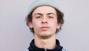 Sur les autres projets wikimedia: Gustavo Ribeiro The Berrics