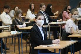 Od ubiegłego tygodnia trwają egzaminy maturalne. 06ifxnoxtanpfm