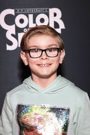 Julian Hilliard's Instagram, Twitter & Facebook