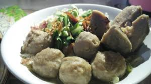 Bakso merupakan salah satu makanan yang memiliki cita rasa tersendiri, sehingga tidak heran apbila di jumpai banyak penjual bakso dari berbagai daerah yang di indonesia. 5 Cara Membuat Bakso Sendiri Yang Mudah Dan Gampang