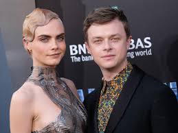 Yüzyılda valerian ve laureline, insanların yerleşim alanlarına uygulanacak emirleri taşıyan bir operasyon biriminde görevlidirler. Photo De Dane Dehaan Valerian Et La Cite Des Mille Planetes Photo Promotionnelle Cara Delevingne Dane Dehaan Allocine