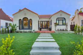 California spanish bungalow exterior paint colors. 25 Inspiring Exterior House Paint Color Ideas Spanish Style House Exterior Paint Colors