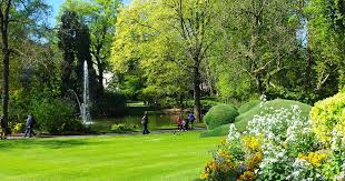 Beautiful greenery, flowers and water features extend throughout the park. Jardin Des Plantes