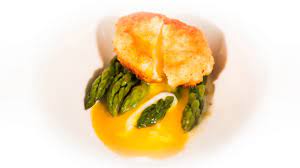 L' uovo poché (e non uovo pochè, l'accento va acuto), non non è altro che la versione francese del nostro uovo cucinato in camicia o affogato. Uovo Poche Fritto Youtube
