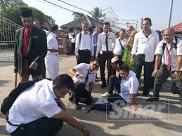 Persembahan murid sempena sambutan hari guru 2011. Bila Cikgu Pakai Baju Sekolah
