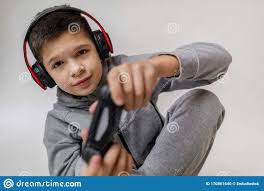 Los mejores juegos para jugar con niños pequeños. Nino Jugando Videojuegos Foto De Archivo Imagen De Cabrito 170801640