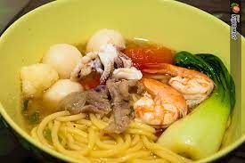 Hidangan ini diperbuat dari mi telur kuning, yang juga digunakan dalam mi hokkien, dengan kuah yang agak pedas manis. Resepi Mee Kuah Kelantan Sawanila Com