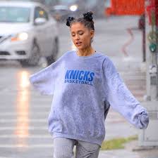 These are the top 4 most popular ariana grande makeup looks that we love from her 2020 grammy's makeup look to the one that was featured in rain on me music video: 13 Times Ariana Grande Wore No Makeup On Social Media