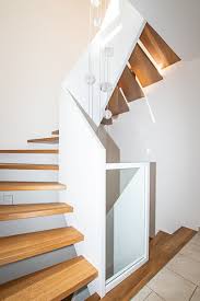 Faltwerktreppe Mit Grossen Gelanderscheiben Und Unterschrank Holzmanufaktur Ballert Faltwerktreppe Treppe Unterschrank