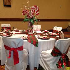 Candy Cane Tabletop By Show Me Decorating Www App Showmedecorating Com Holiday Tablescapes Christmas Preparation Christmas Table Settings
