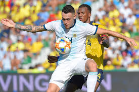 El juego de la selección argentina con una pelota de fútbol americano. Sevilla And Argentina Star Pushing Himself To The Limit Football Espana