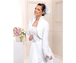 Light creme bridesmaid shawl creme wedding wrap bridal shawl bridal cover up wedding bolero shrug knit shawl knitted capelet bridal cape. Warme Brautjacke Winter Brautbolero Aus Fellimitat In Weiss Oder Ivory Creme Brautkontor