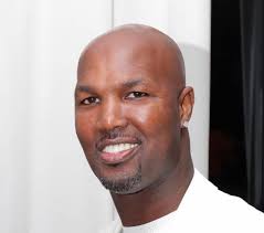 King coach Landon “Sonny” Cox hugs center Leon Smith after the Jaguars beat  Westinghouse for the 1999 Public League title. (Nuccio DiNuzzo/Chicago  Tribune***