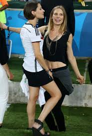 November 1987 in belgrad, sfr jugoslawien) ist eine ehemalige serbische tennisspielerin.sie gewann 2008 die french open und führte im gleichen jahr zwölf wochen lang die weltrangliste an. German Midfielder Bastian Schweinsteiger And Girlfriend Sarah Brandner Schweinsteiger German Girls Bastian Schweinsteiger