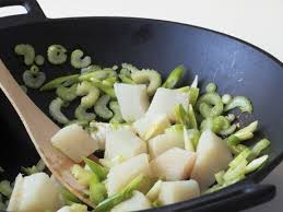 Fisch Mit Stangensellerie Aus Dem Wok Rezept Rezepte Einfache Gerichte Eat Smarter