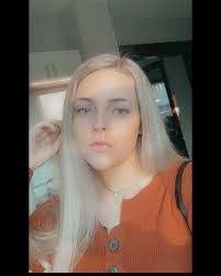 Amanda Farnsworth's Instagram, Twitter & Facebook