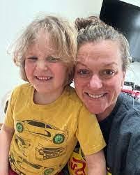 Lori Hartnett's Instagram, Twitter & Facebook