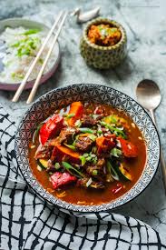 Herbstliche Koreanische Gulaschsuppe Gochujang Mit Kurbis Und Zucchini Rasant Schnell Aus Dem Schnellkochtopf Gourmetguerilla S Foxy Food Rezept Gulaschsuppe Gulasch Koreanisches Essen