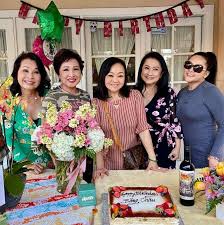 Phạm phi nhung (sinh ngày 10 tháng 4 năm 1972 tại pleiku, gia lai) thường được biết đến với nghệ danh phi nhung, là một nữ ca sĩ hải ngoại, diễn viên người mỹ gốc việt nổi tiếng với dòng nhạc trữ tình, dân ca. Ca SÄ© Háº£i Ngoáº¡i BÄƒng Chau Háº¡nh Phuc Má»«ng Sinh Nháº­t Tuá»•i 70 Trong Vong Tay Báº¡n Be Trademark Site
