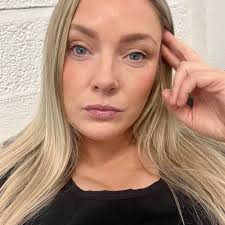 Can anybody please recommend a dog behaviourist for a daschund? Thank you