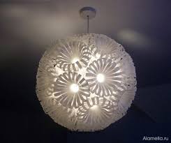 Hep yukarı bakmamızı sağlamıştır zaten merdivenler, işte avize olarak kullandığınızda da görevini tamamlıyor :)gene bakıyoruz yukarılara bu proje eskiyi yeni yapmakla kalmıyor aynı zamanda eşyalara bakış açımızı değiştirmemizi sağlıyor. Evde Kendi Ellerinizle Bir Masa Lambasi Nasil Yapilir Suslu Kendin Yap Fiksturleri Ve Avizeler