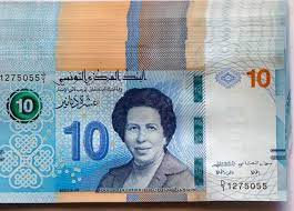 بعد عودتها إلى تونس فتحت توحيدة بن الشيخ عيادتها بمدينة تونس. Qhkuib Hx5mv5m