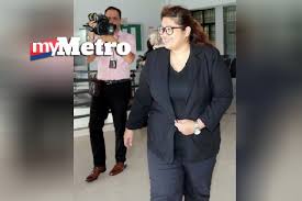Umno cybertroopers have gotten tens, and even hundreds, of thousands, said former party blogger syarul ema rena abu samah, also known as ratu naga, in an interview with sinar harian. Ratu Naga Mengaku Tak Bersalah Harian Metro