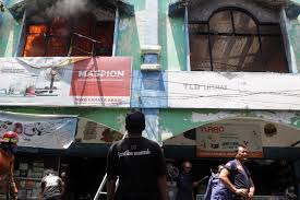 1 page 2 pages open . Pasar Larangan Sidoarjo Terbakar