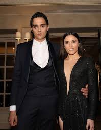 Aujourd'hui, on manque de glamour. Capucine Anav Et Alain Fabien Delon Ils Veulent Mettre Un Bebe En Route Elle