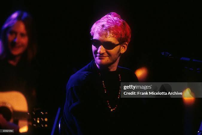 Layne Staley, lead singer of Alice In Chains performing on MTV... News  Photo - Getty Images