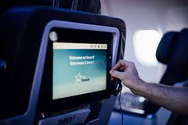 Lumière d'ambiance en classe economie. Pvt Canada J Ai Teste Le Vol Marseille Montreal Avec Air Transat Hellolaroux