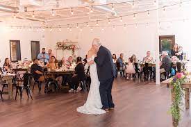 Wedding Reception At Bash In Carmel Indiana Indianapolis Wedding Photographer Michelle Poteet Photography Indianapolis Wedding Photographer Wedding Venues Indianapolis Wedding Venues Indiana