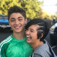 Pin De Nathaliasemaam Em Asher Angel Casais Disney Pessoas Famosas Elizabeth Lee