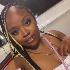 Do guests at RIU Mobay have access to RIU Reggae?