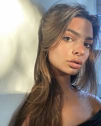 Pin By Sarah Azalia On Emily Ratajkowski Emily Ratajkowski Emily Model