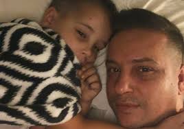 Dávidot zuglóban gázolta halálra egy feltehetően vétlen sofőr. Hiressegek Bucsuznak L L Junior Balesetben Elhunyt Kisfiatol Roviden